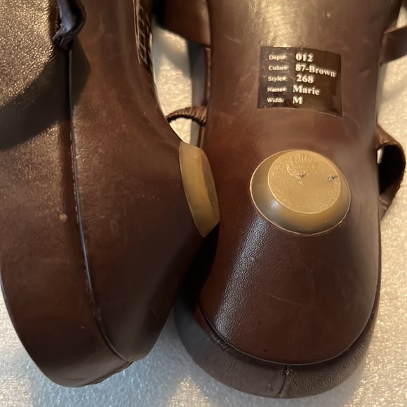 Bakers Leather Brown Sandals wrapped toe NWOT Size 8 flats - Picture 5 of 7